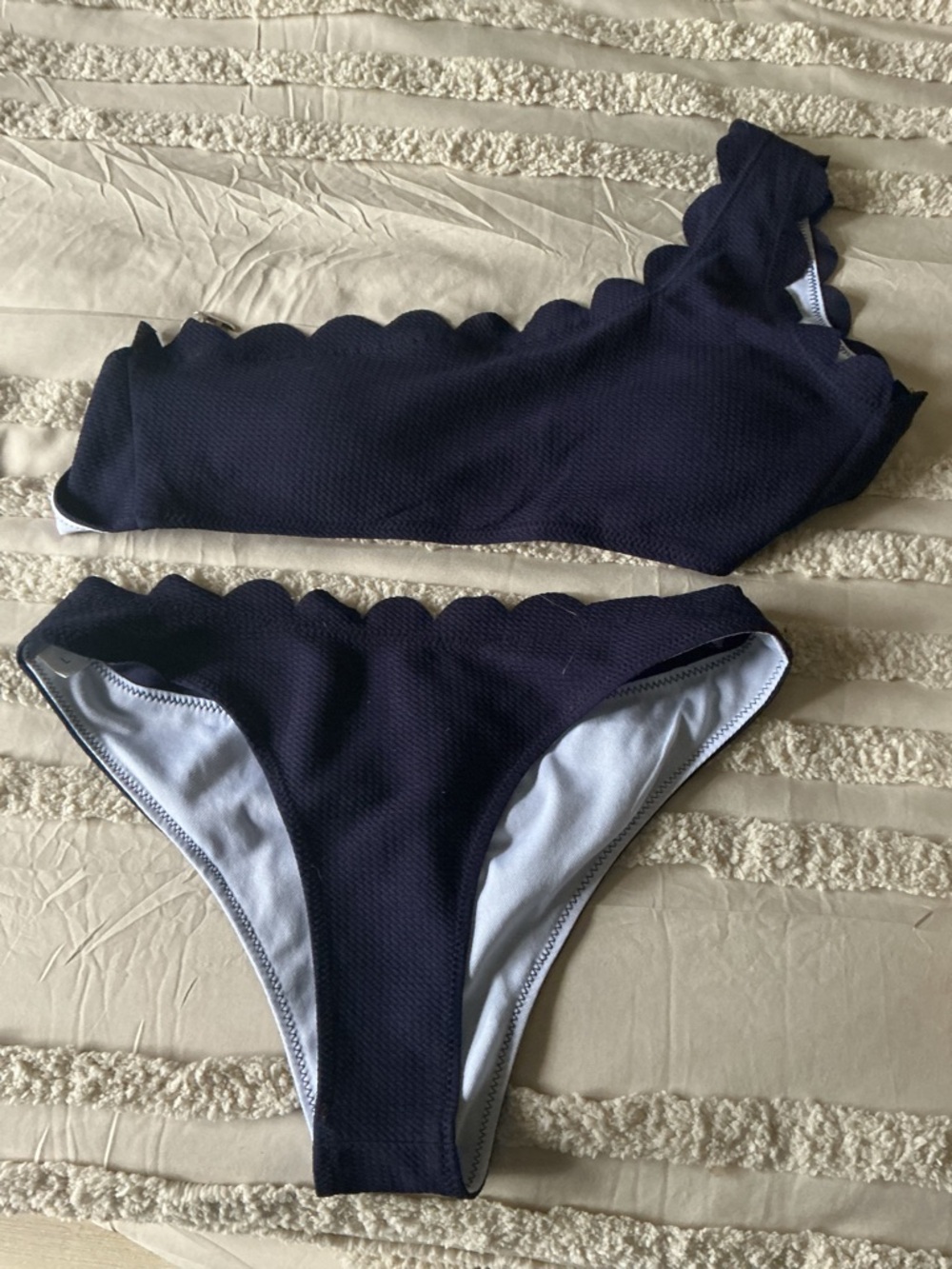 Source Unknown Navy Scalloped One-Shoulder Bikini Set
